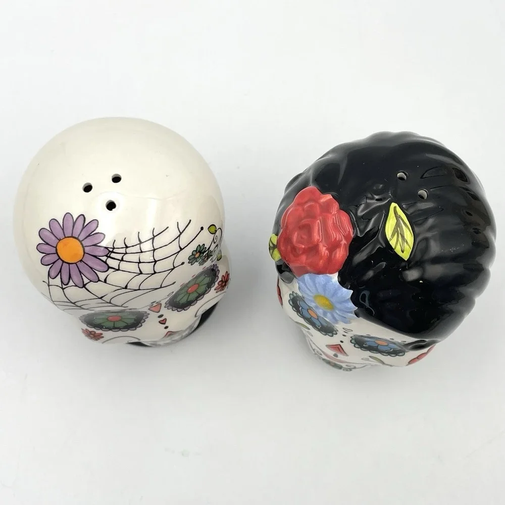 Cracker Barrel Sugar Skull Salt Pepper Shaker Set Day Of The Dead NIB‎ Halloween